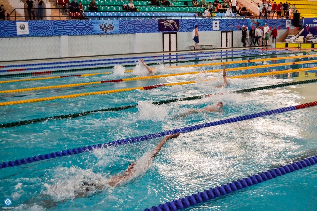 Атаев и Джалаев завоевали серебро и бронзу на дистанции 50 метров на спине на чемпионате Узбекистана по плаванию