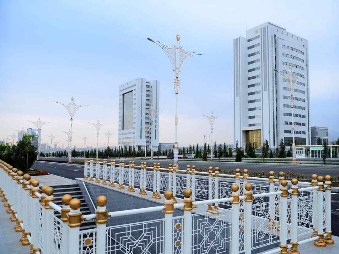 Объединение автошкол Туркменистана рекомендует начинать знакомство детей с ПДД с 4 лет