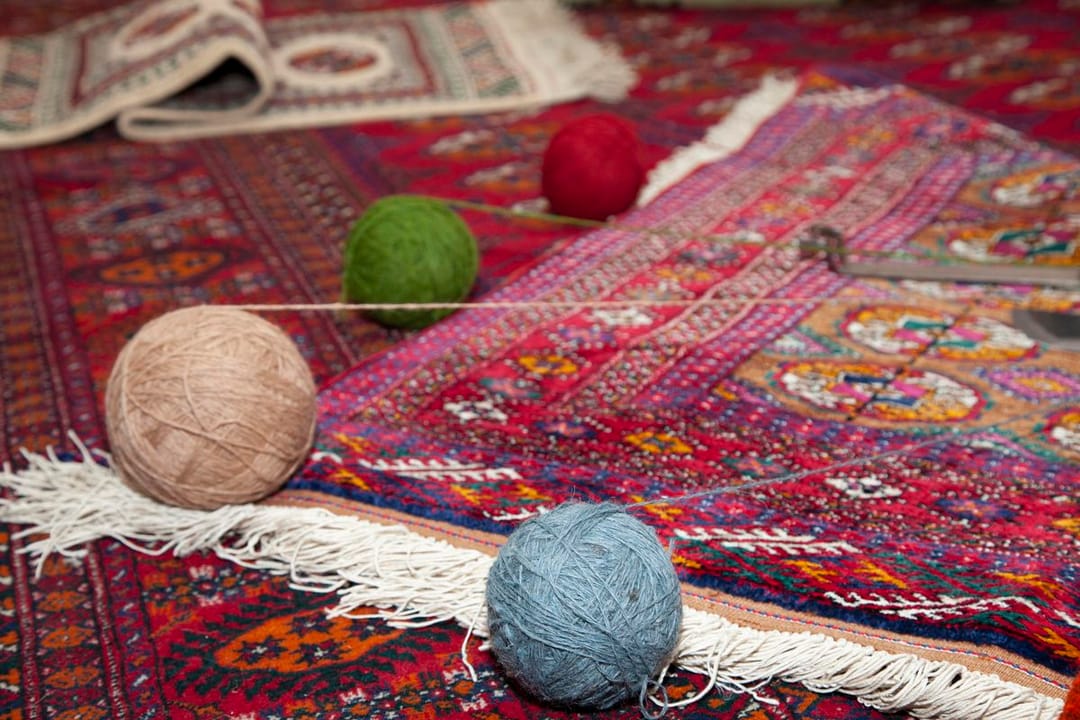 Мать Президента Туркменистана стала заслуженной ковровщицей