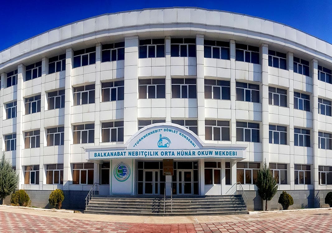 Orta hünär okuw mekdeplerinde dalaşgärlerden resminamalary kabul etmek dowam edýär