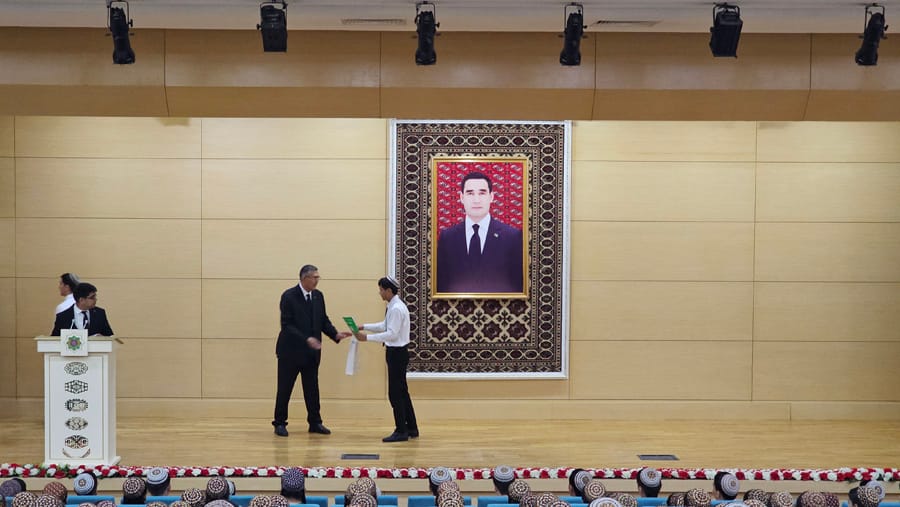 В Туркменистане наградили победителей олимпиады «Талантливые потомки Огуз хана»