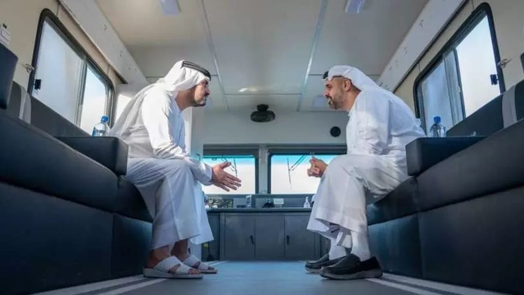 В ОАЭ открылась железная дорога, которая связывает эмираты Дубай и Абу-Даби 