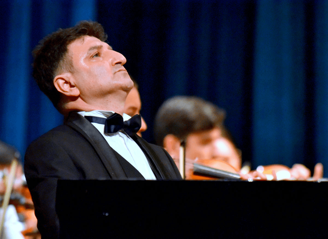 Пианист Владимир Мкртумов выступит с сольной программой «Апология вариаций» по городам Туркменистана