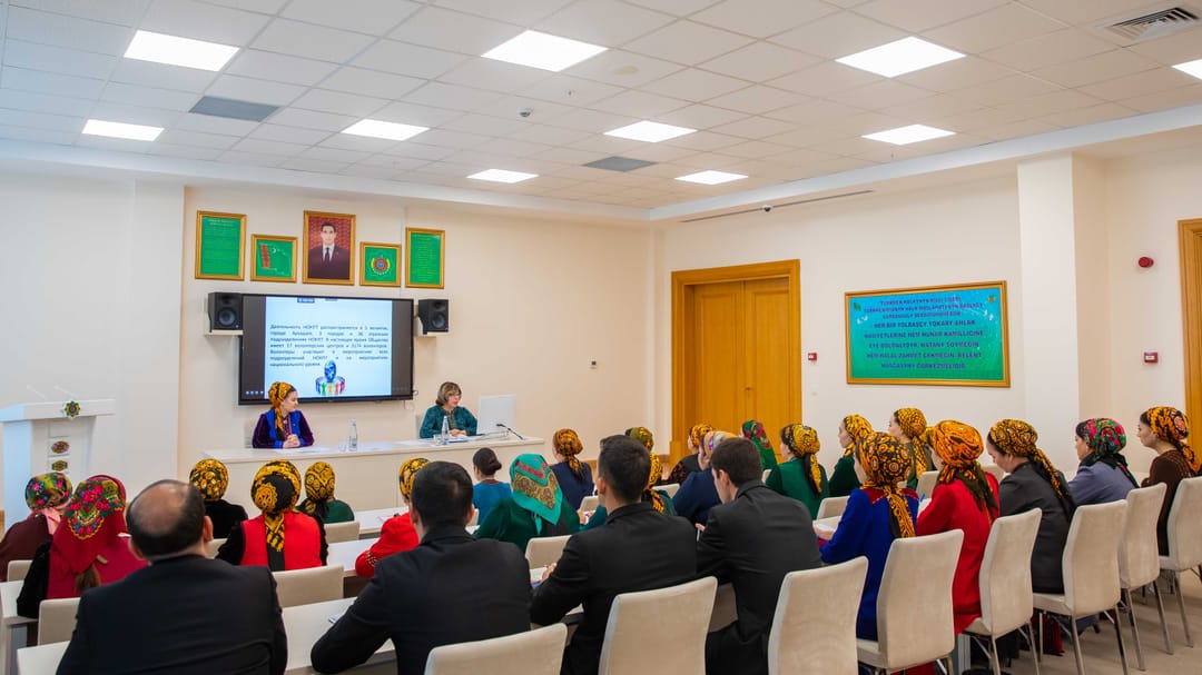 Türkmenistanda jemgyýetde ynsanperwerlik we agzybirlik terbiýesini bermek boýunça okuwlar geçirilýär  