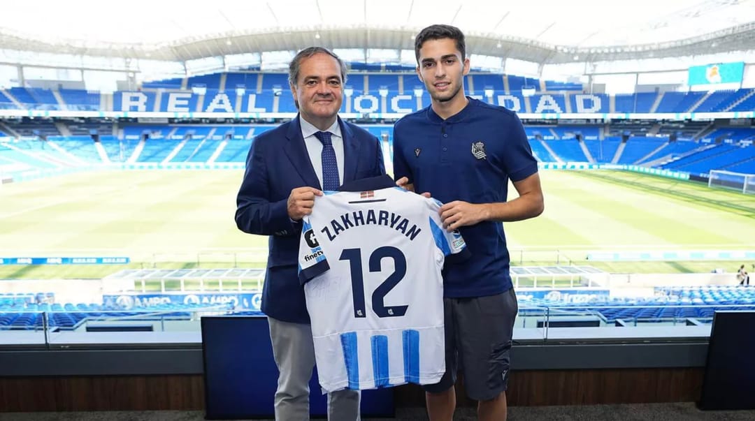 Real Sociedad officially presented the midfielder of the Russian national team Zakharyan