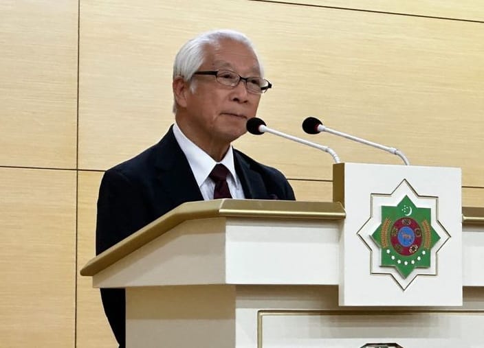 The executive director of the Nippon Foundation donated books about Japan to two Turkmen universities