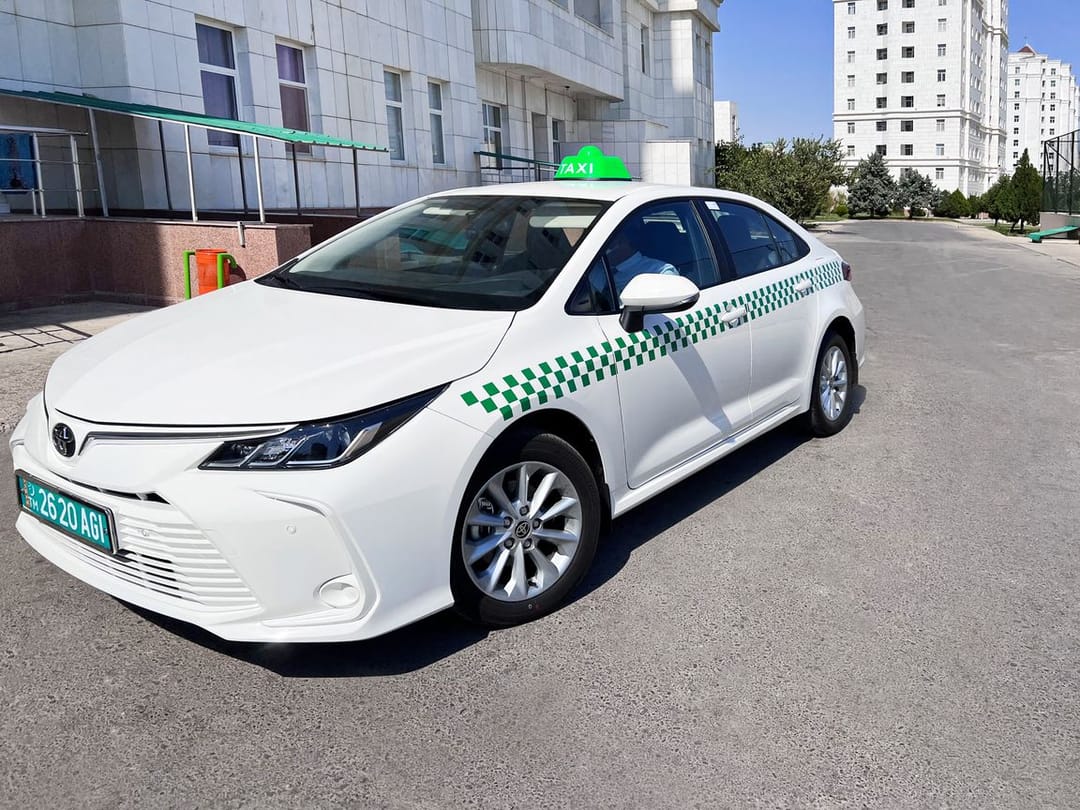 New Toyota Corolla replenished the taxi fleet of the Onlaýn taksi service