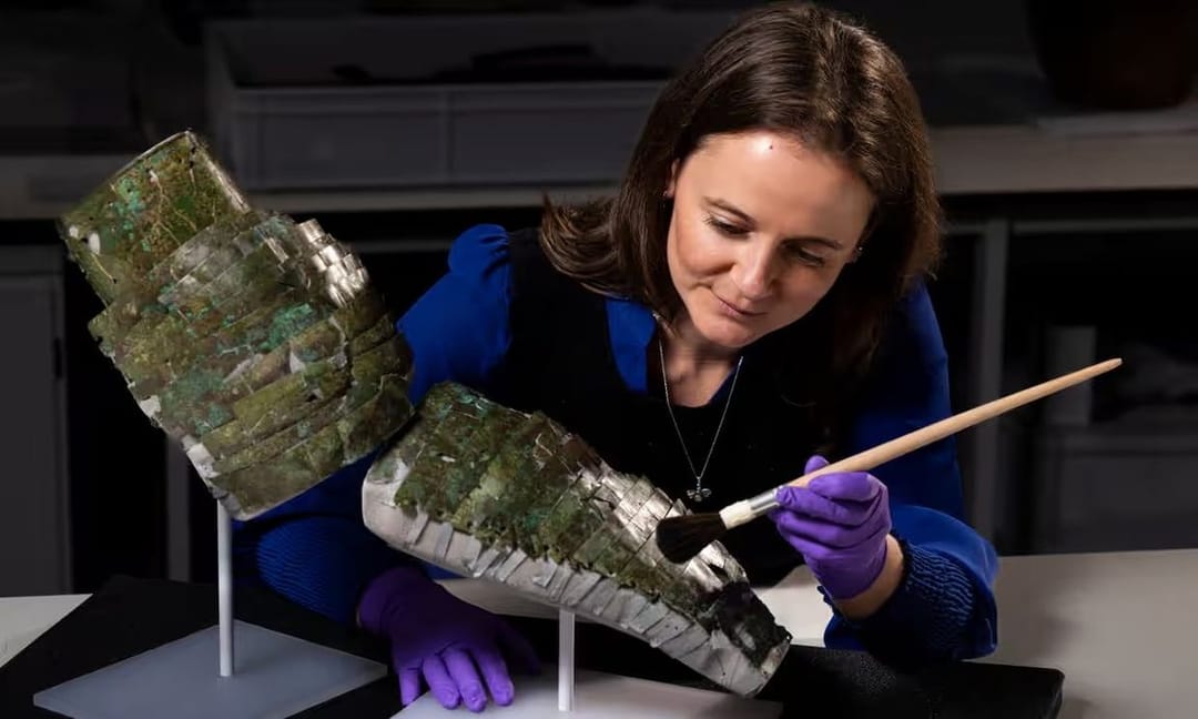 Реставраторы из Шотландии восстановили 1800-летний нарукавник римского солдата