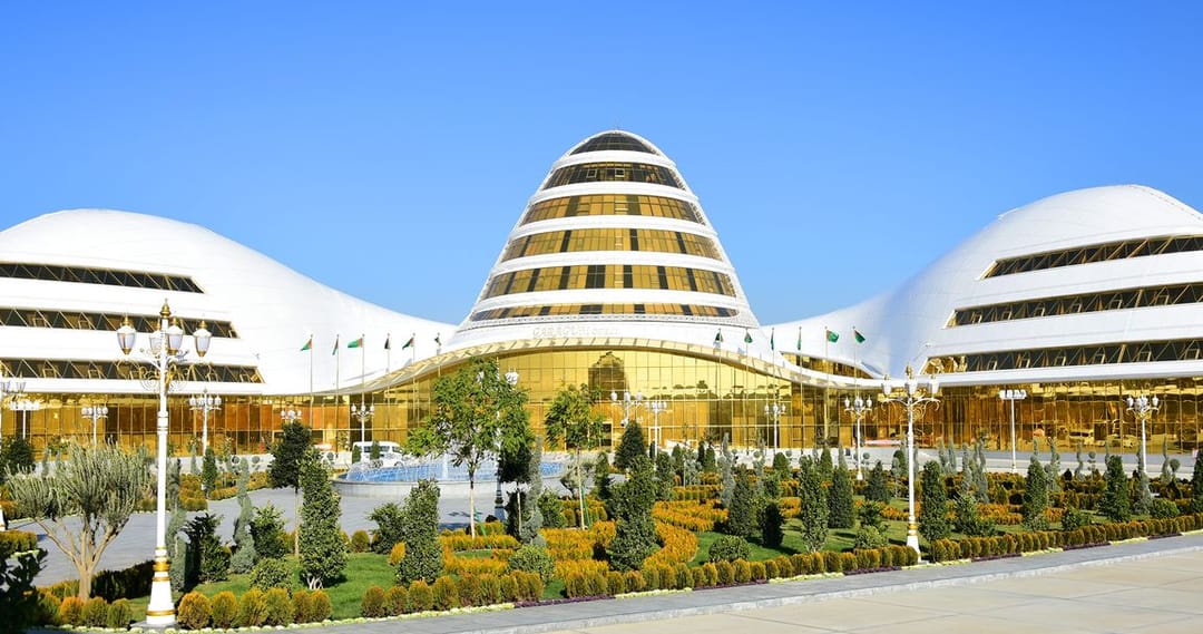 Бердымухамедов открыл 70-й крупный объект – фешенебельный отель «Каракум»