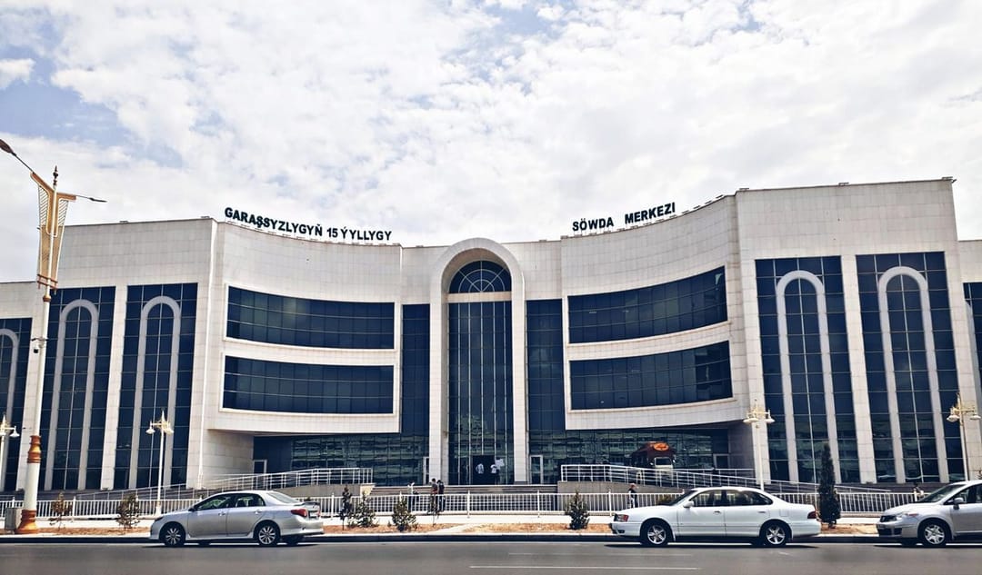 «Garaşsyzlygyň 15 ýyllygy» söwda merkezi gaýtadan işläp başlady