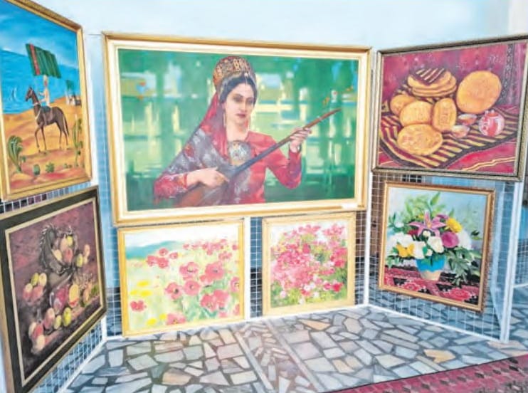 Музей изобразительных искусств Туркменистана организовал выставку в «Aşgabatýylylyk»
