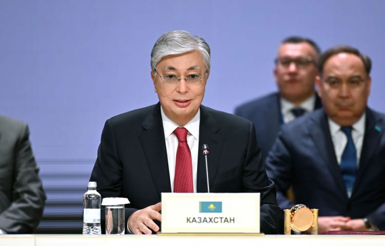 Токаев призвал использовать потенциал железной дороги Казахстан-Туркменистан-Иран