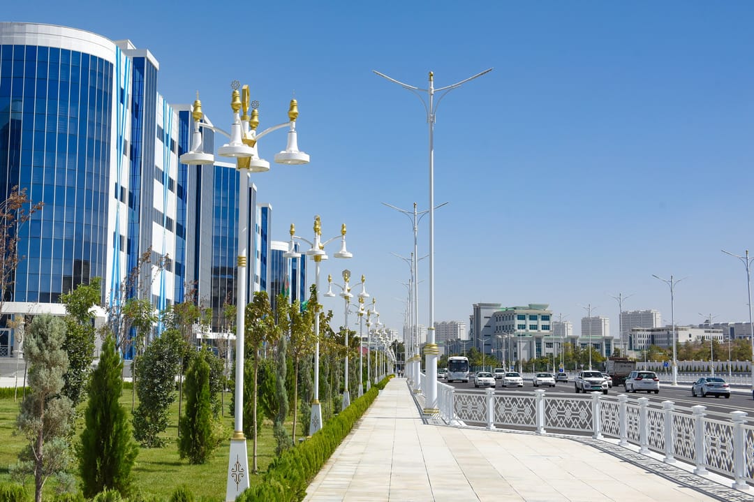 В Ашхабаде открыт реконструированный участок улицы Гёроглы