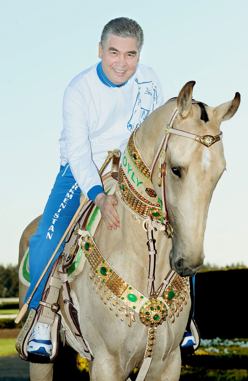 Глава Туркменистана поздравил соотечественников с Национальным праздником туркменского скакуна