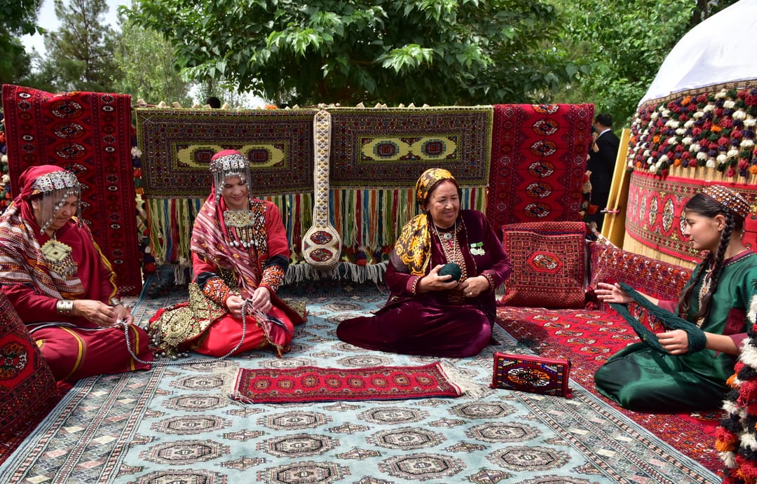 В Туркменистане широко отмечен Праздник туркменского ковра