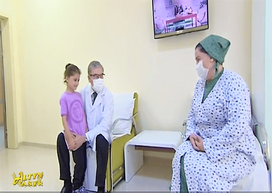 Gurbanguly Berdimuhamedow bejergi alýan çagalar bilen duşuşdy