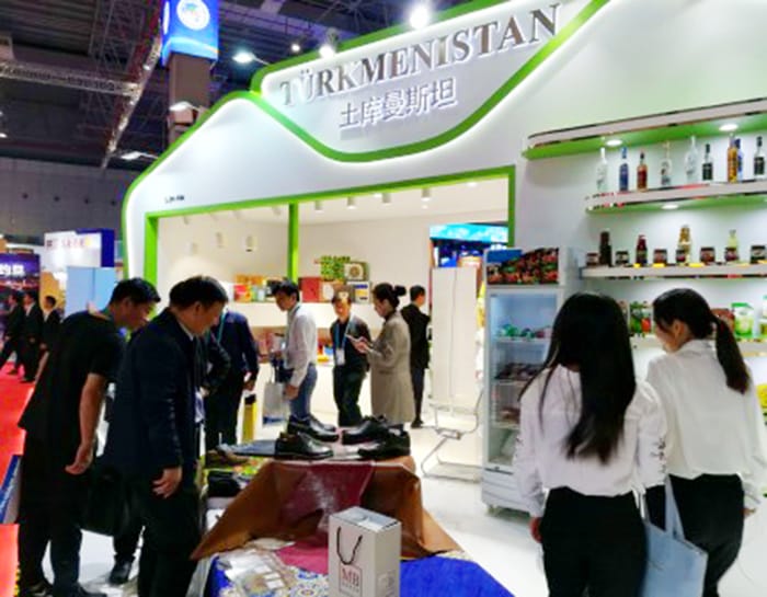 Туркменская делегация приняла участие в Международной импортной выставке в Китае