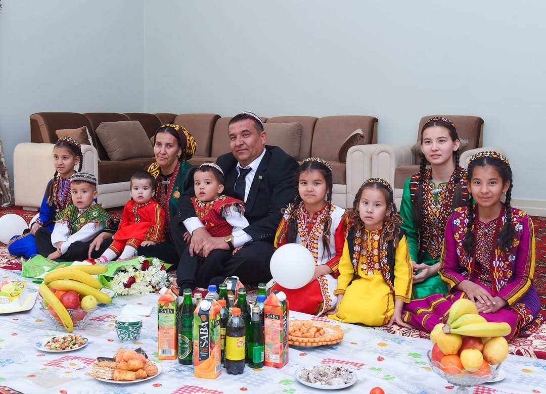 Türkmenistanda köp çagaly maşgalalar üçin täze ýeňillikler dörediler