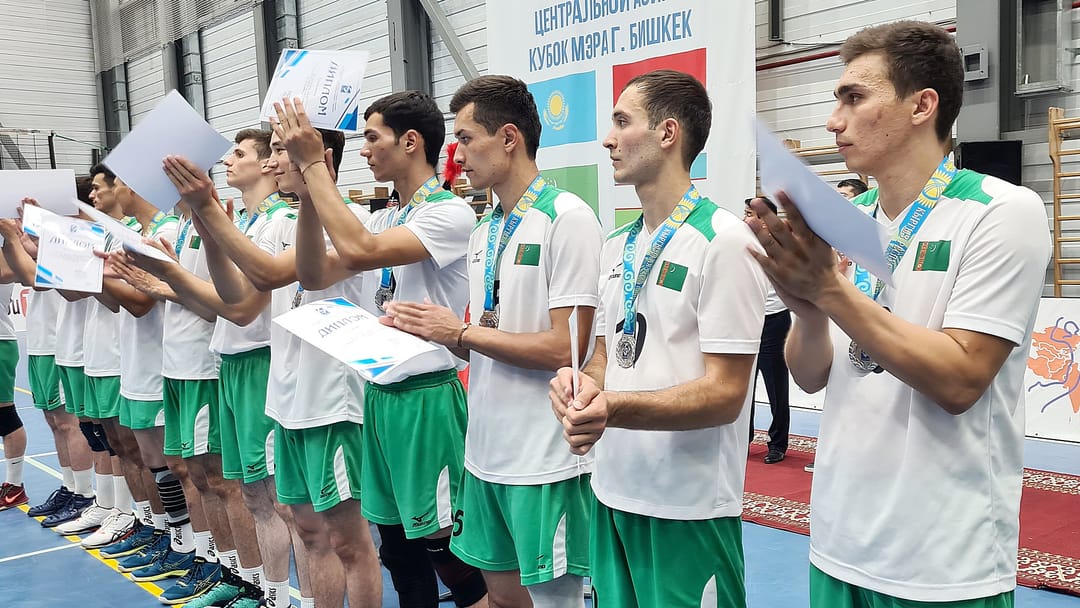 The national team of Turkmenistan was awarded silver medals of the Central Asian Volleyball Challenge Cup
