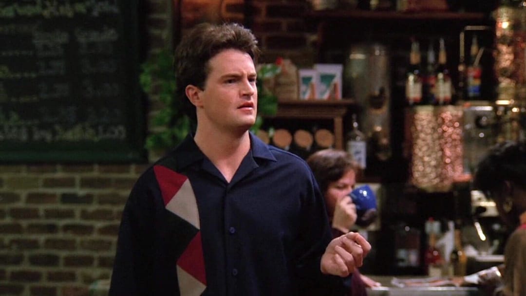 Рубашку Мэттью Перри со съемок «Друзей» выставили на продажу