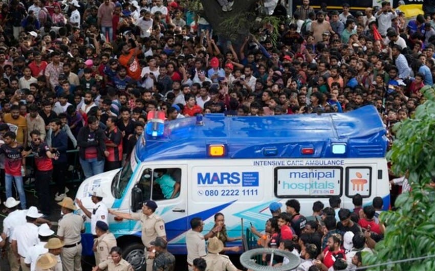 Bangaloryň stadionyndaky dyknyşykda 11 adam heläk boldy, 47 adam ýaralandy