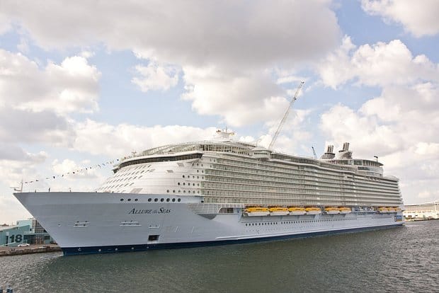 «Daily Mail»: 66 ýaşly zenan syýahat gämisinden suwa böküp, ýitirim boldy