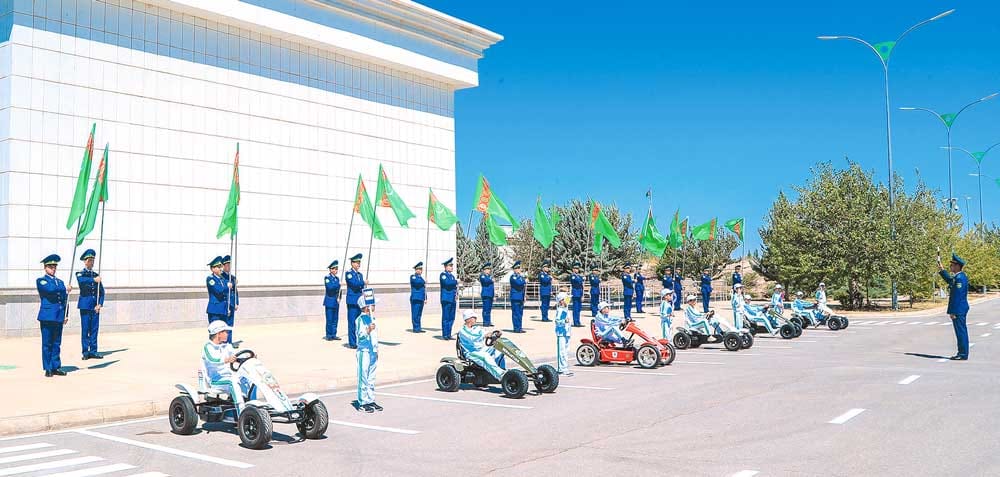 В Туркменистане стартовал месячник безопасности дорожного движения