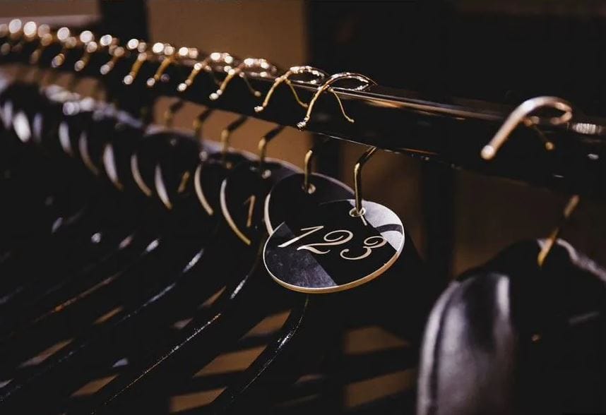 VIP-гардеробщик и химик-технолог: самые высокооплачиваемые вакансии России