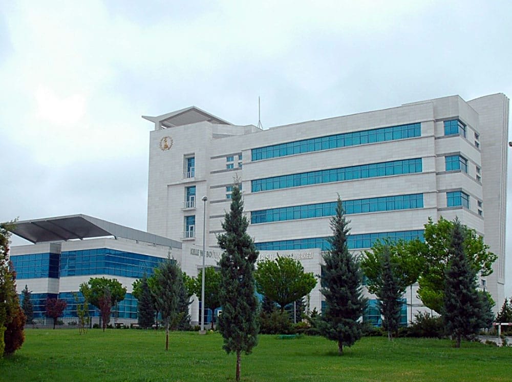 Операция по установке кохлеарного имплантата впервые проведена в Туркменистане