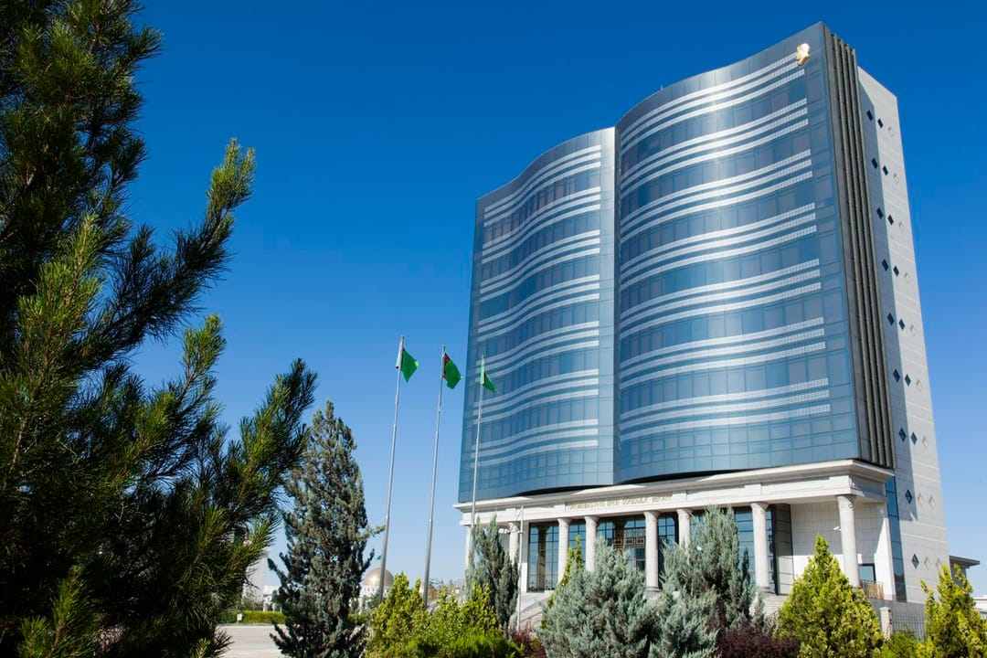 Президент Туркменистана назначил нового главного редактора журнала «Дияр»