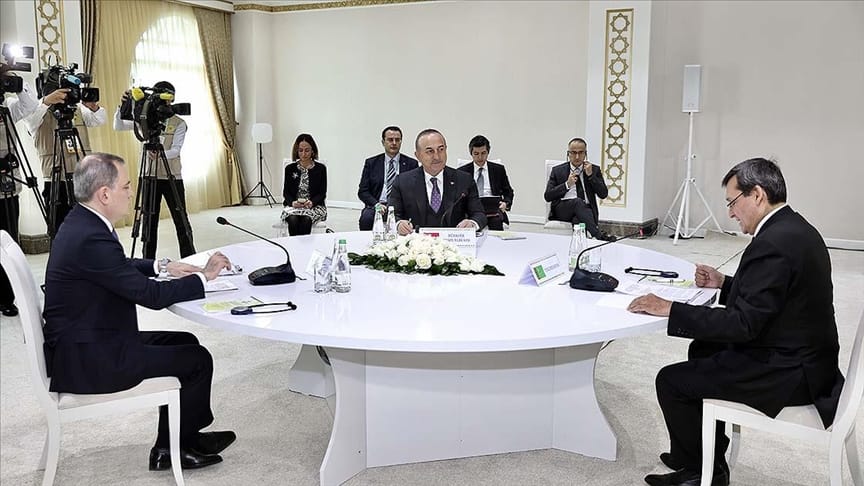 Awazada Türkmenistanyň, Azerbaýjanyň we Türkiýäniň daşary işler ministrleri duşuşdylar