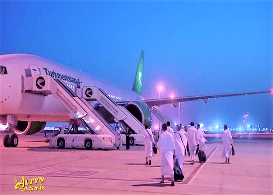 Türkmen zyýaratçylary haj parzyny berjaý etmäge ugradylar