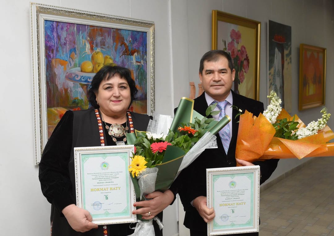 В Ашхабаде открылась художественная выставка Рахмана и Дильбер Умаровых