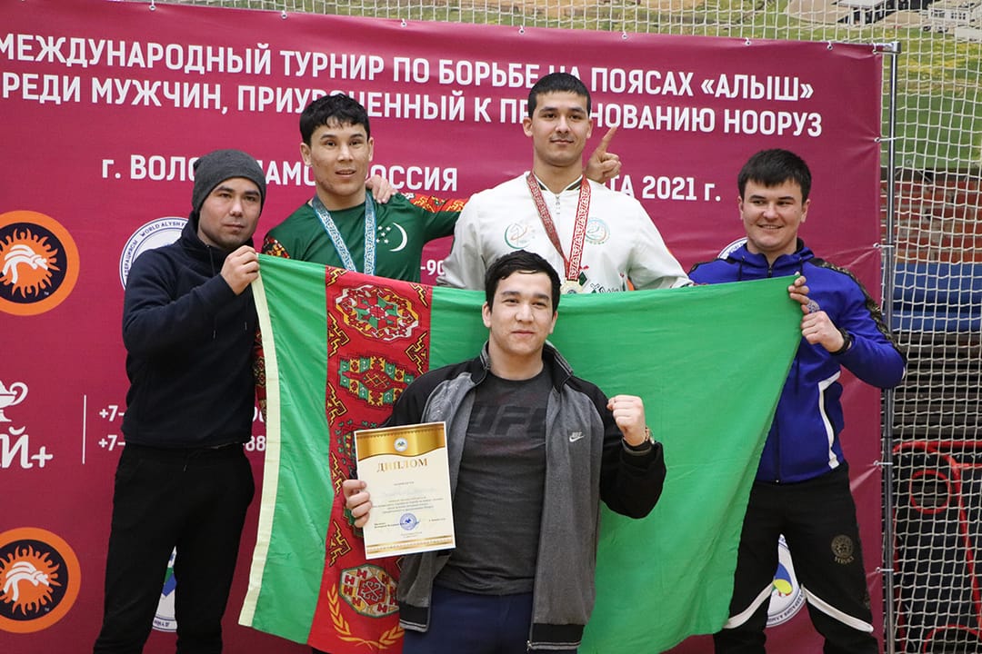 Туркменские борцы завоевали золото и серебро на международном турнире по алышу 