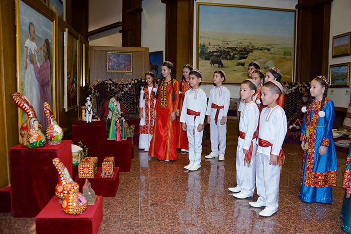 В Государственном музее Туркменистана организован семинар и выставка «Роль национального наследия в воспитании детей»