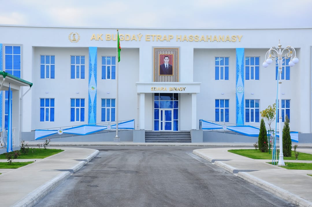 В Анау после реконструкции открыли здание больницы