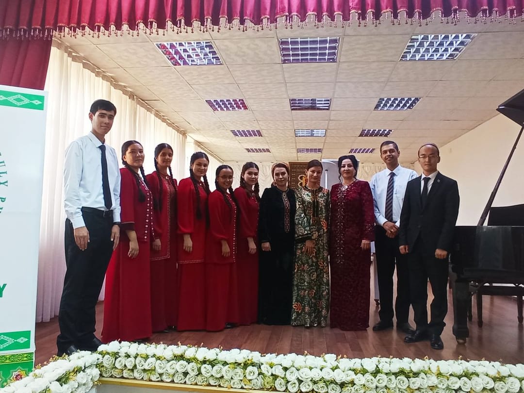 Концерт в честь Международного Дня музыки прошел в Лебапской спецшколе искусств