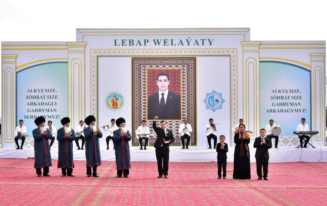 Торжество по случаю открытия новых жилых домов прошло в Туркменабате