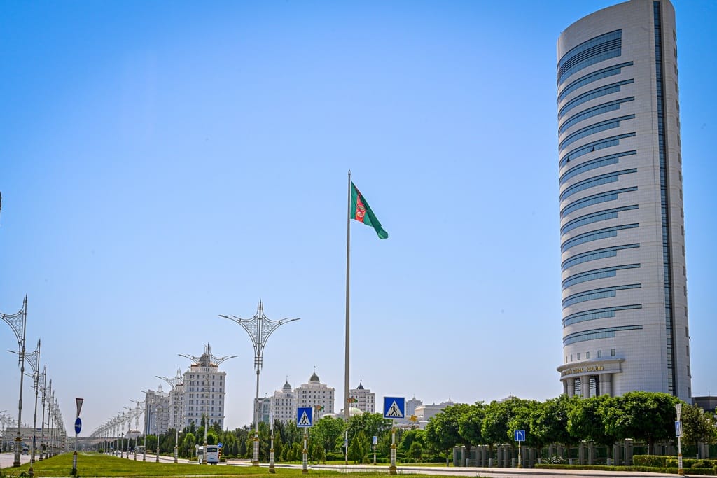 В Ашхабаде в пятницу ожидается до +12 градусов и небольшой дождь