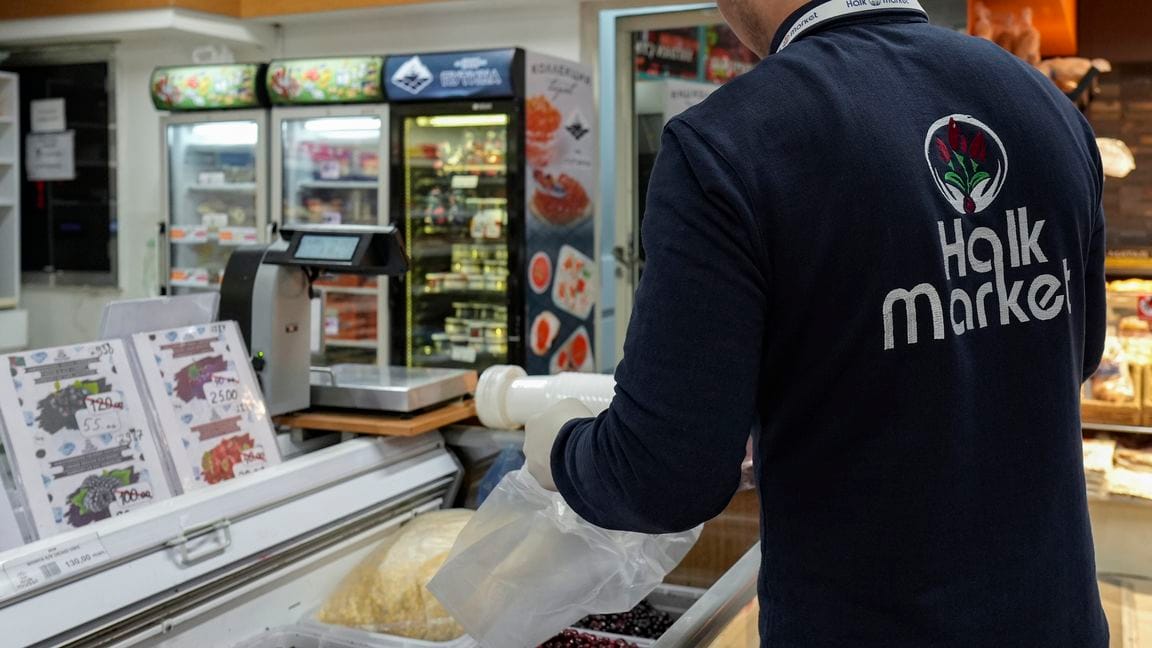 Halk market invites to make remote purchases on its official website