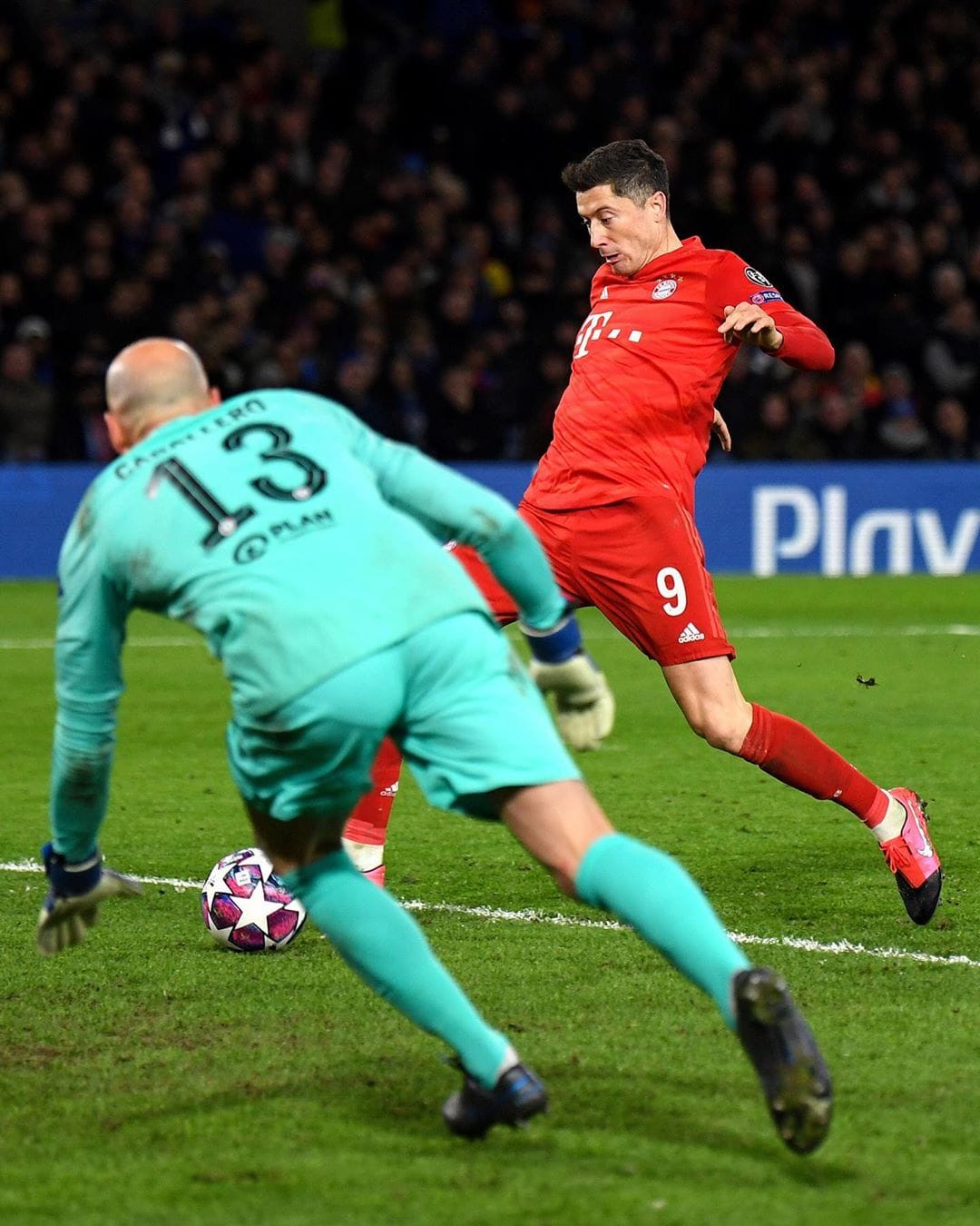 UEFA-nyň Çempionlar ligasynyň 1/8 finalynda "Bawariýa" "Çelsini" uly hasap bilen ýeňdi