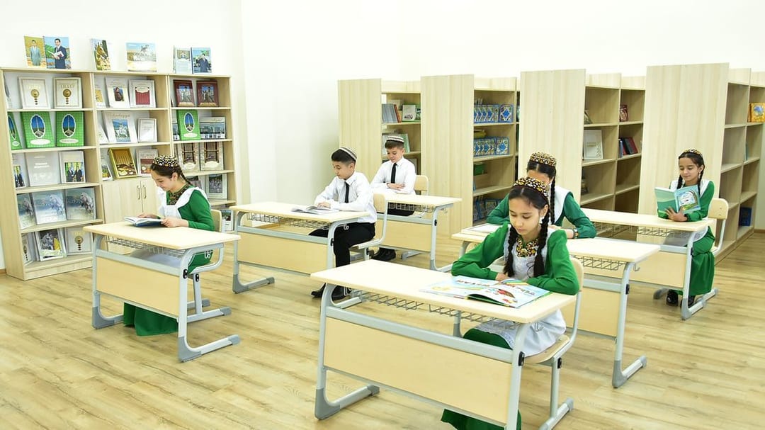 «Aýbölek» kärhanasy täze okuw ýylyna çenli mekdep mebelleriniň köpdürli görnüşlerini öndürer