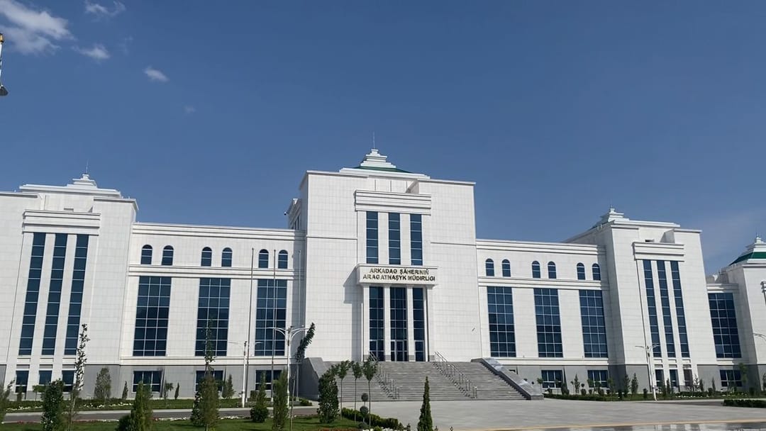 В городе Аркадаг сданы в эксплуатацию объекты, возведенные ИП Röwşen