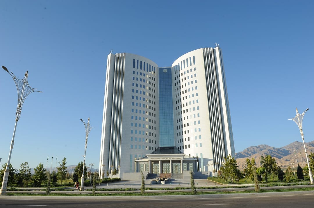 3 января в Туркменистане стартует прием документов на обучение в вузах Китая и Венгрии
