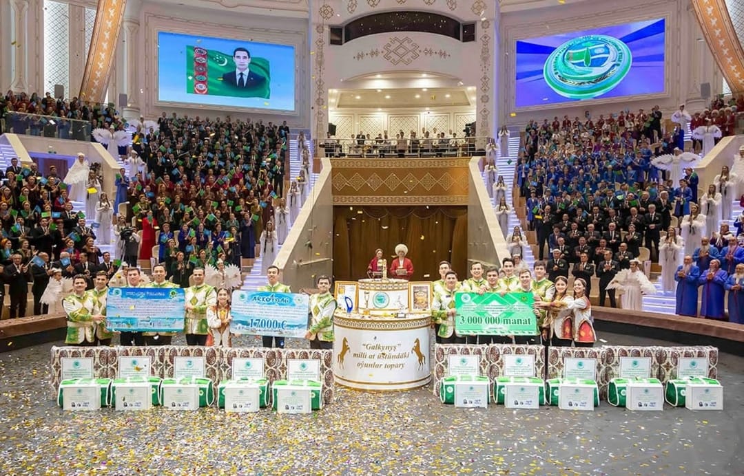 Группа конных игр Galkynyş получила премию в 3 млн манатов от Президента Туркменистана