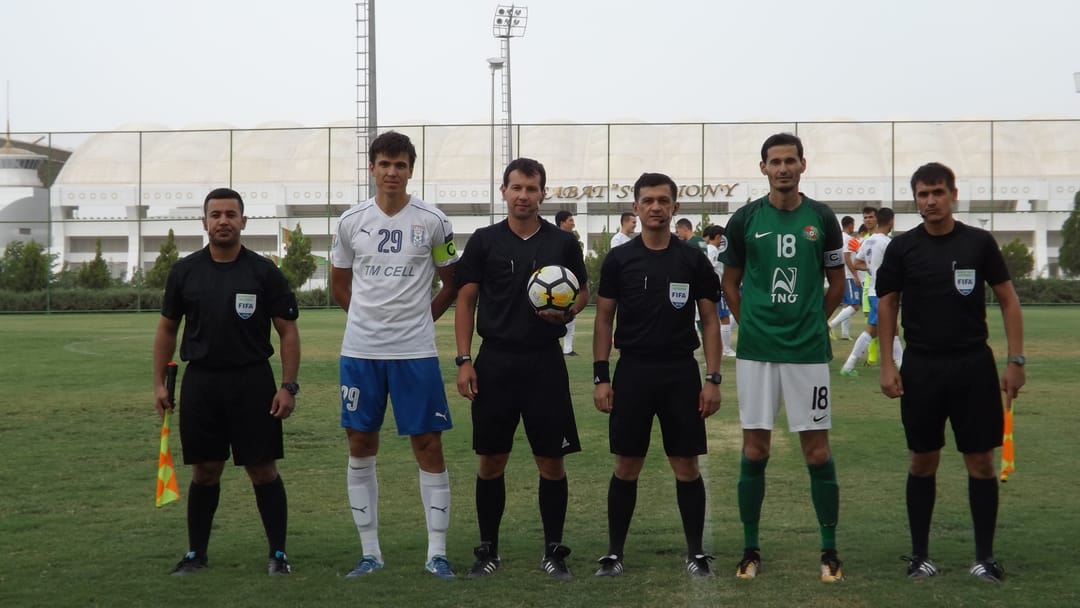 "Алтын асыр" и "Ахал" оставили интригу на четвёртый круг