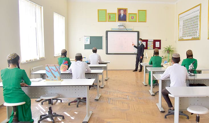 Kerkidäki mekdepde eýýäm iki ýyl bäri çagalara fransuz dili öwredilýär