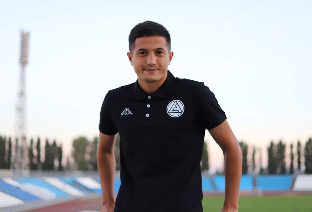 «Акрон» подписал контракт с Ходжаниязовым