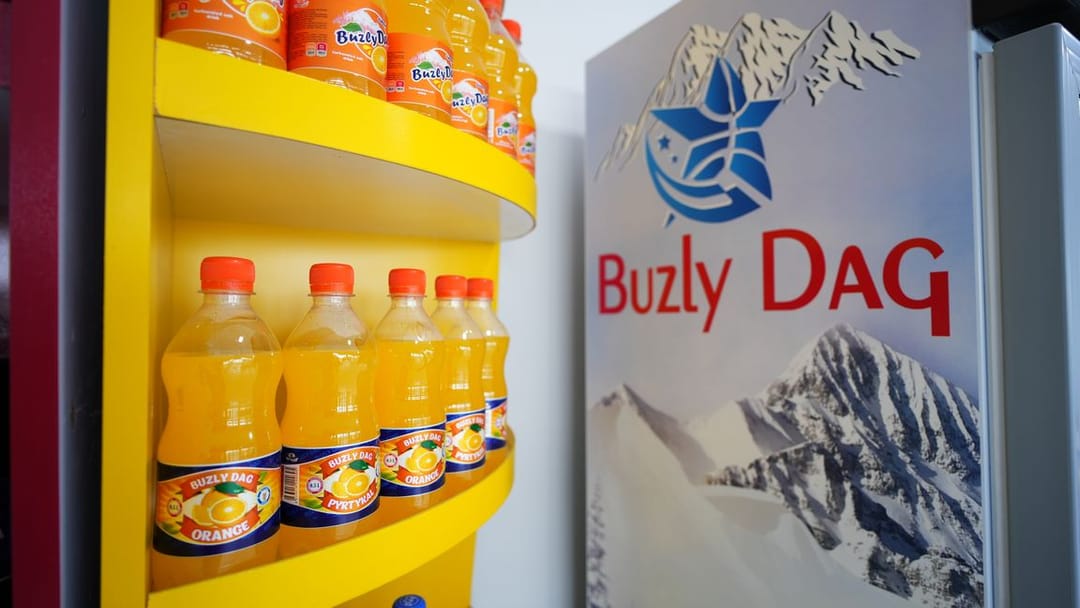 Buzly Dag представил обновленный дизайн напитка Pyrtykal