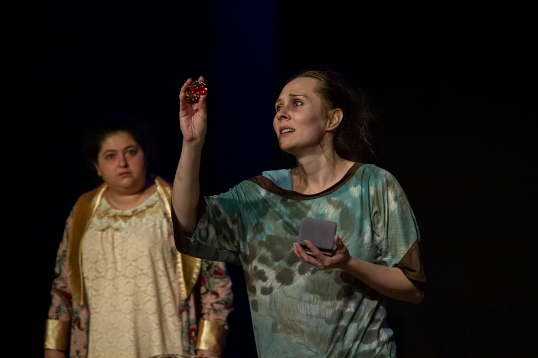 A.S.Puşkin adyndaky döwlet rus drama teatrynda «Uýalar» atly täze oýun sahnalaşdyryldy